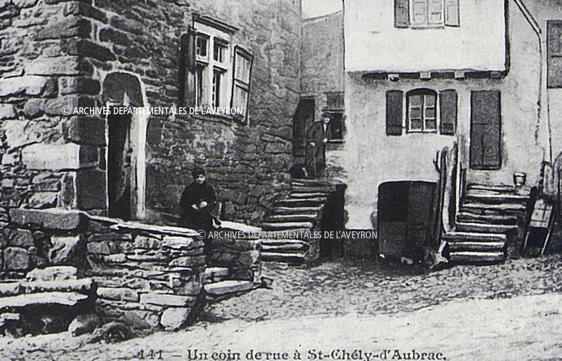 141 - Un coin de rue à St-Chély-d’Aubrac. [1908]
